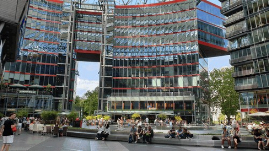 Einkaufszentrum, Typ Urban-Entertainment-Center ✩ Sony Center am Potsdamer Platz in Berlin